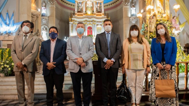 Homenaje de legislativos a la Virgen del Valle