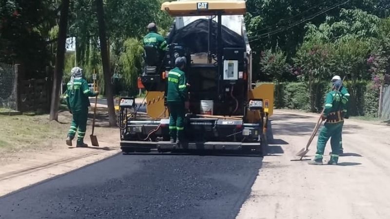 Vialidad pavimenta la Ruta Provincial Nº 4 en El Rodeo