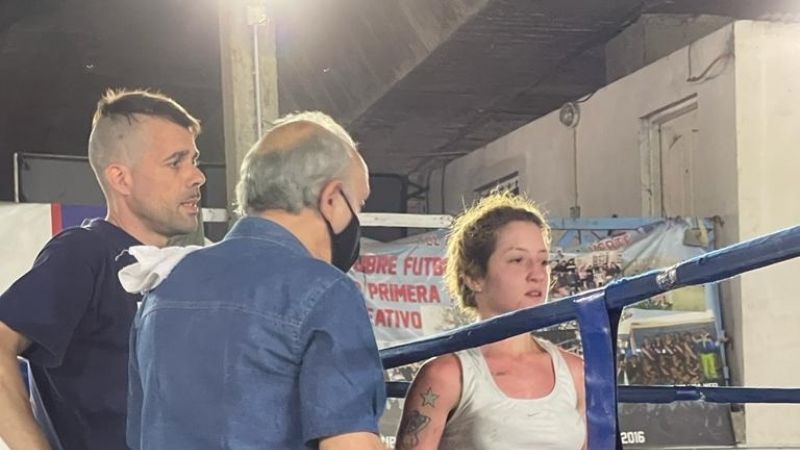 A las “piñas”, Mora Amado se abre paso al profesionalismo