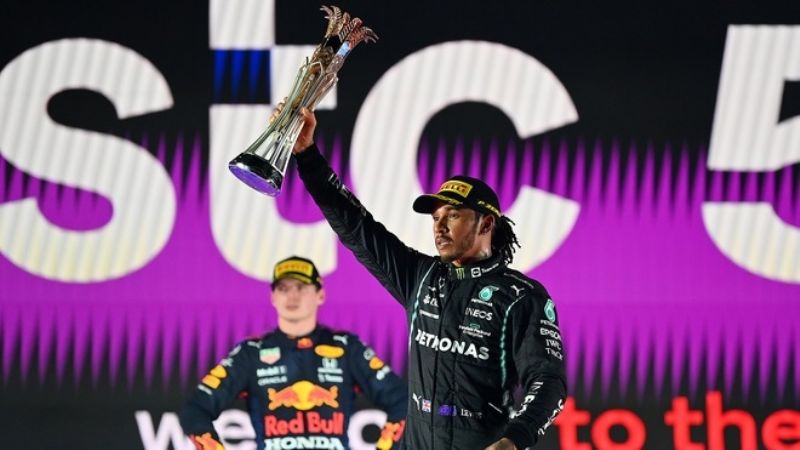 F1: Ganó Hamilton y alcanzó a Verstappen en la cima