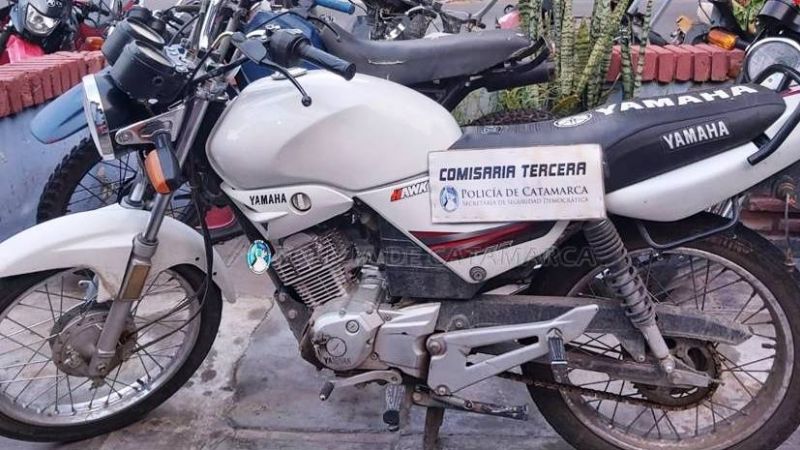 Demorada en un control por conducir una moto robada