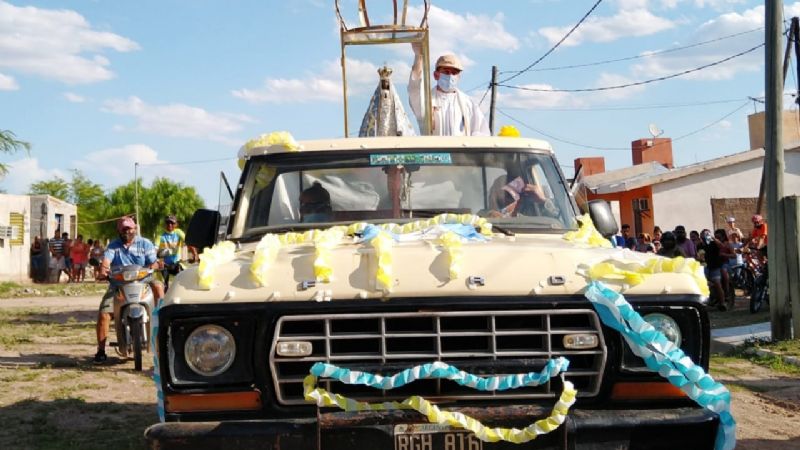 Caravana de la Virgen del Valle y Santa Misa en el Polideportivo en Recreo