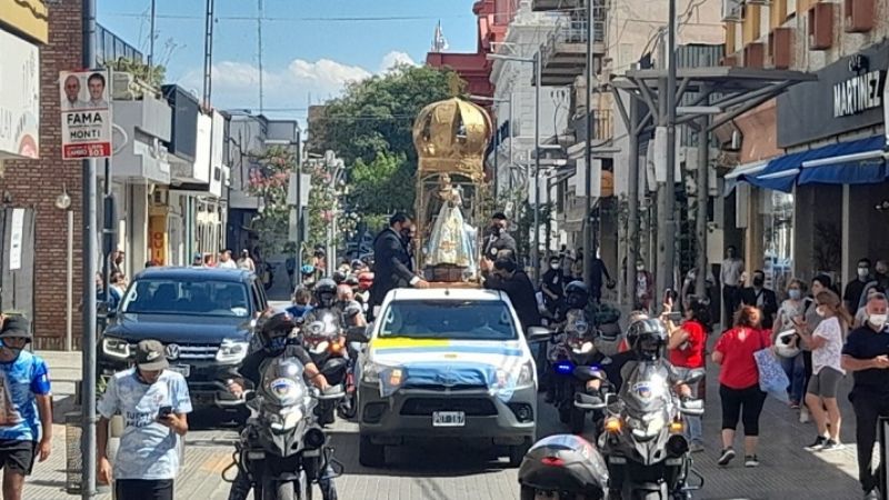 La Madre del Valle bendice a sus  hijos en el Parque Adán Quiroga