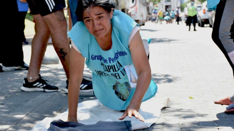 Santiagueños se rinden a los pies de la Virgen