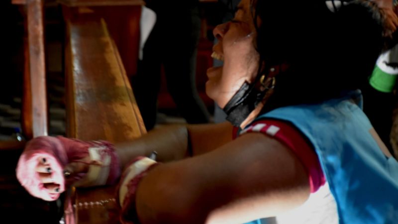 Santiagueños se rinden a los pies de la Virgen