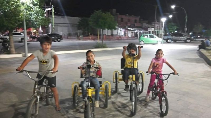 Entrega de equipos a niños y jóvenes con movilidad reducida