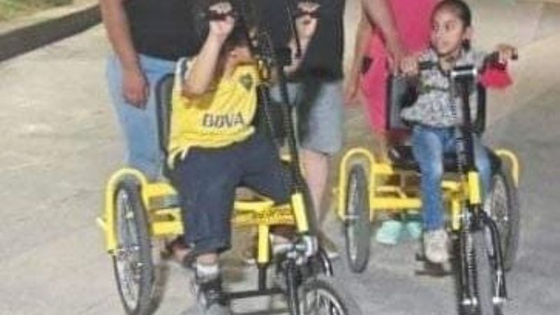 Entrega de equipos a niños y jóvenes con movilidad reducida