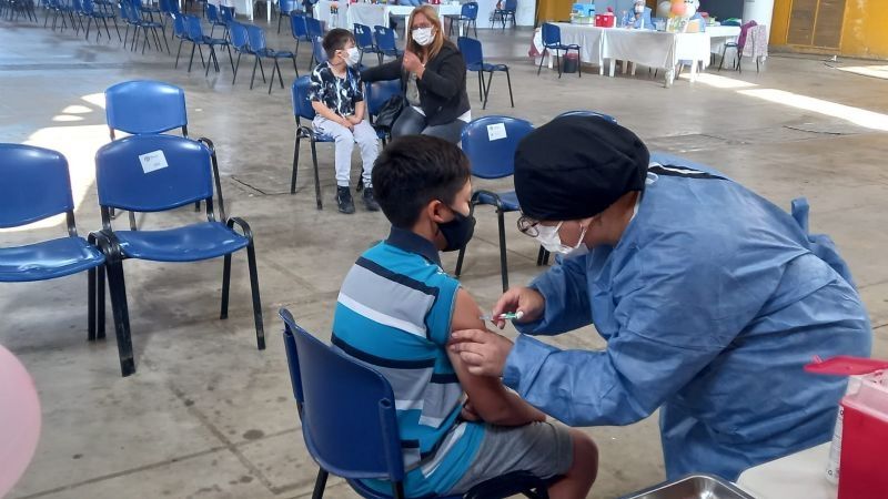 La OMS llamó a proteger a los chicos contra el coronavirus