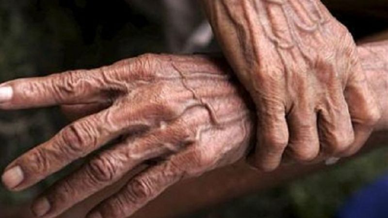 Golpeó e insultó a su madre de 85 años