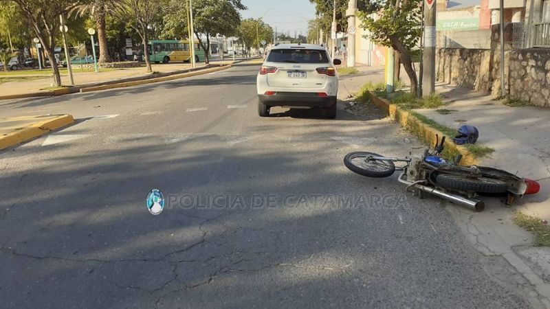 Un joven y una niña asistidos tras un choque en Av. Presidente Castillo