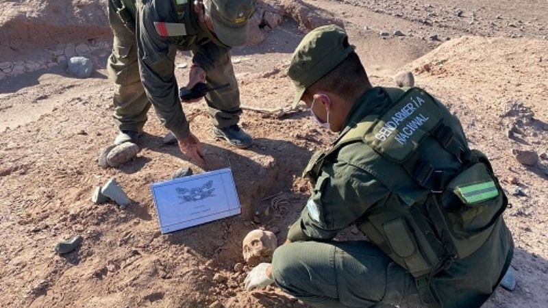 Encuentran restos óseos y una vasija en Fiambalá