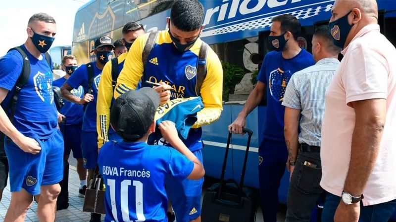 Boca llegó a Santiago del Estero con la mejor onda