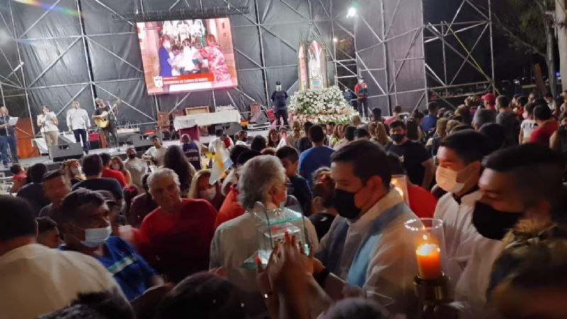 Multitudinario homenaje de las familias a la Virgen