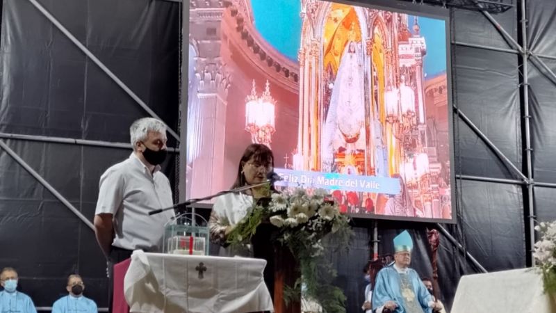 Multitudinario homenaje de las familias a la Virgen