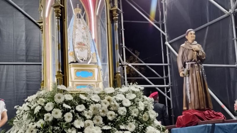 Multitudinario homenaje de las familias a la Virgen