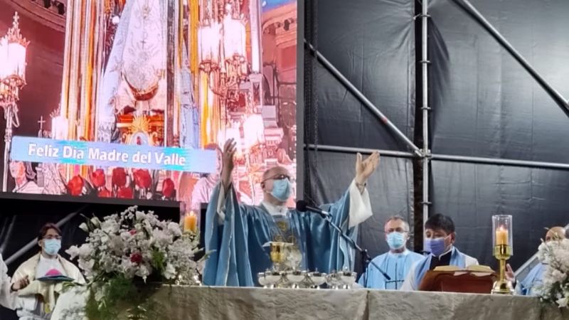 Multitudinario homenaje de las familias a la Virgen