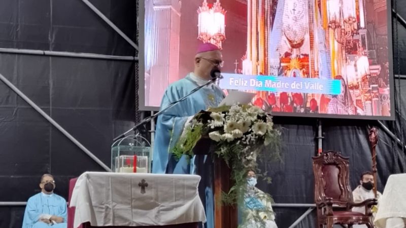 Multitudinario homenaje de las familias a la Virgen