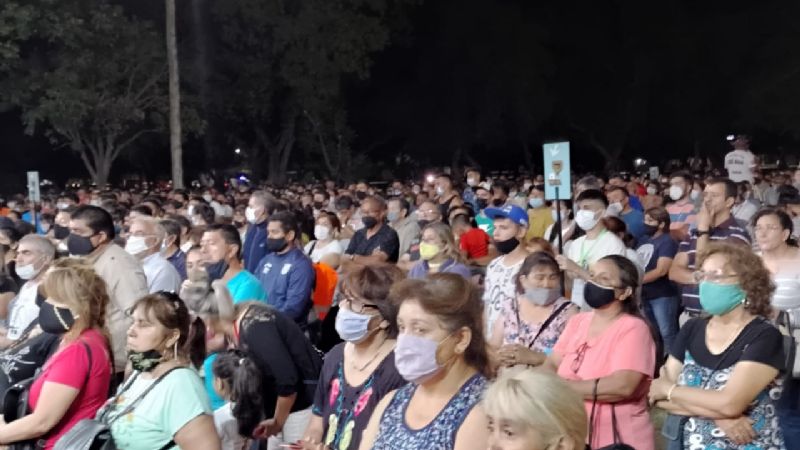Multitudinario homenaje de las familias a la Virgen