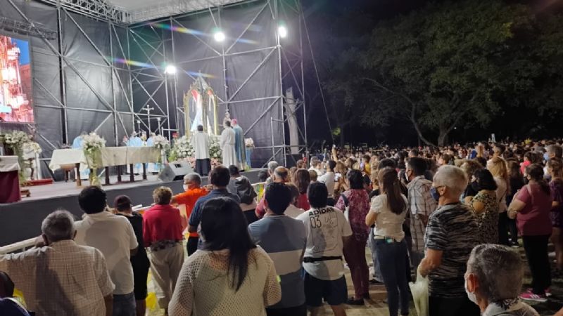 Multitudinario homenaje de las familias a la Virgen