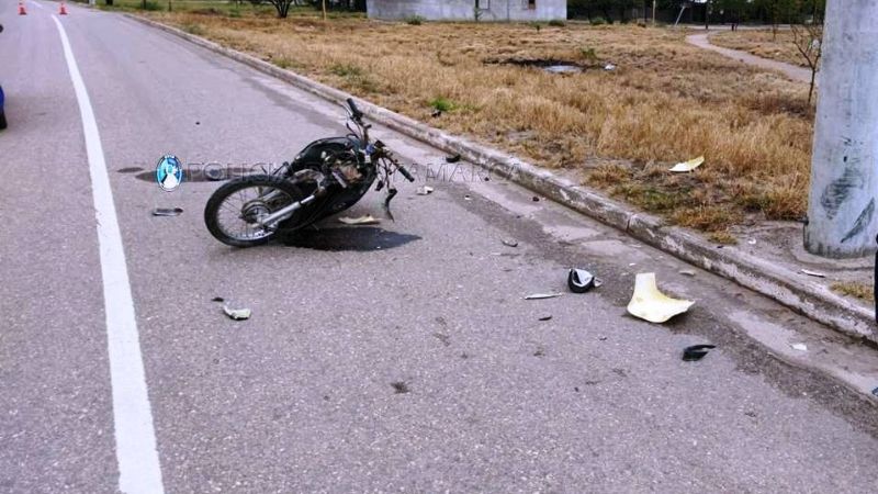 Falleció adolescente que chocó contra un poste