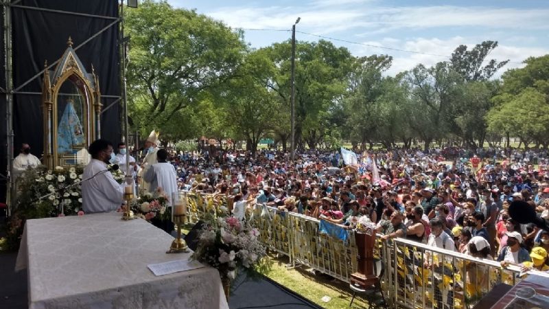 En plena procesión, sorprenden a una mujer robando