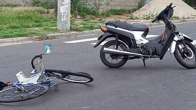 Dos hospitalizados tras un el choque de una moto con una bici