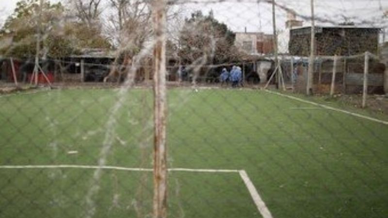 Clausuraron una cancha de fútbol en Fray Mamerto Esquiú