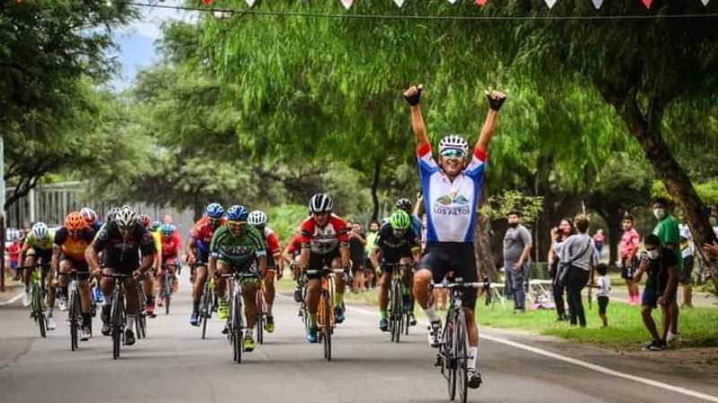 Darío Díaz ganó el “Criterium Apertura” de ciclismo, en el Parque