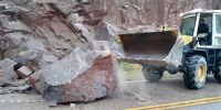 ENORMES BLOQUES de piedra se desprendieron por la lluvia en la Quebrada de Belén, sobre la Ruta 40.