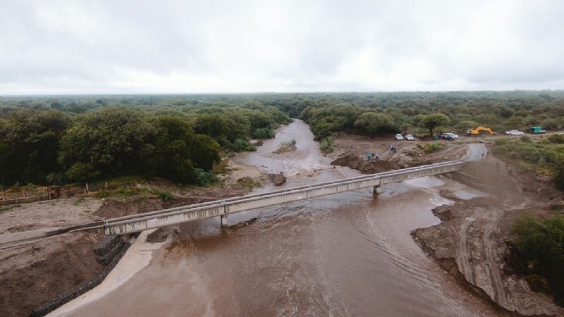 Inauguraron el nuevo puente canal que garantiza agua de riego