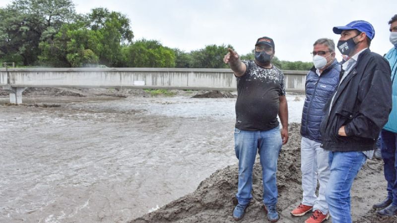 Inauguraron el nuevo puente canal que garantiza agua de riego