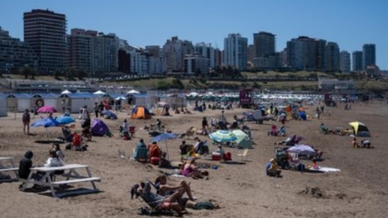 Bajan los contagios en los principales destinos turísticos de Argentina