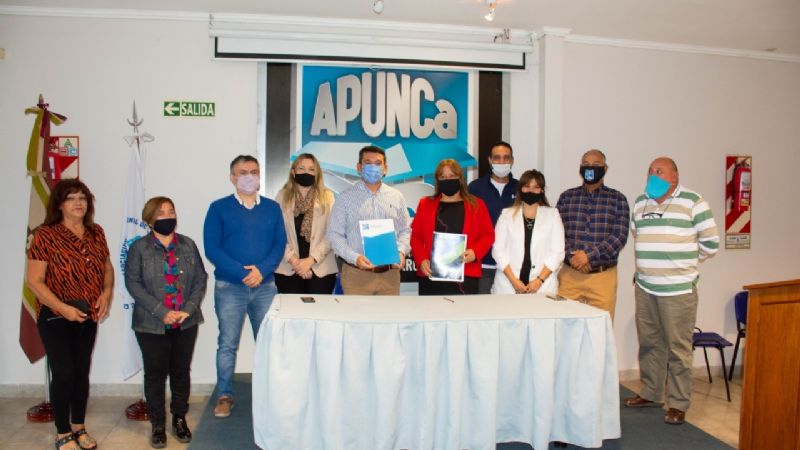 Firma de convenio entre APUNCa y el municipio de Fray Mamerto Esquiú