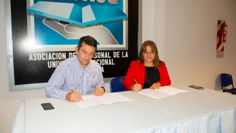 Firma de convenio entre APUNCa y el municipio de Fray Mamerto Esquiú