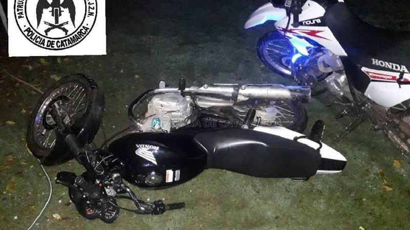 Lo agarraron entre cuatro para robarle la moto