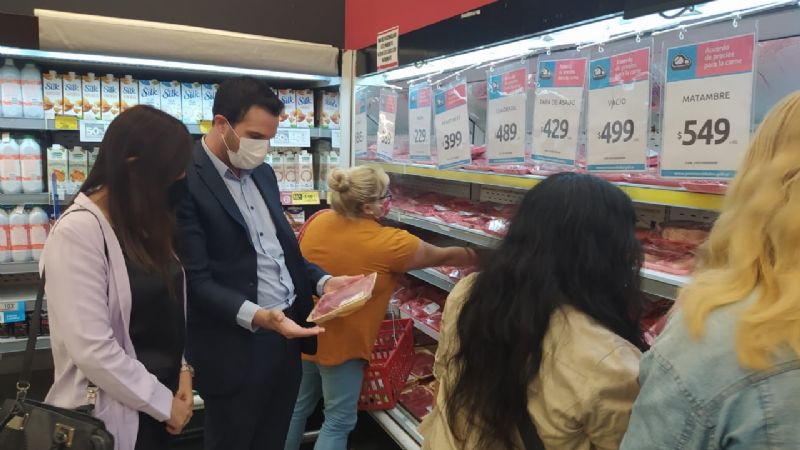 Supervisan el cumplimiento de los precios del programa de carnes