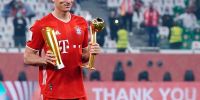 EL POLACO LEWANDOWSKI fue el mejor jugador de la final y del torneo.