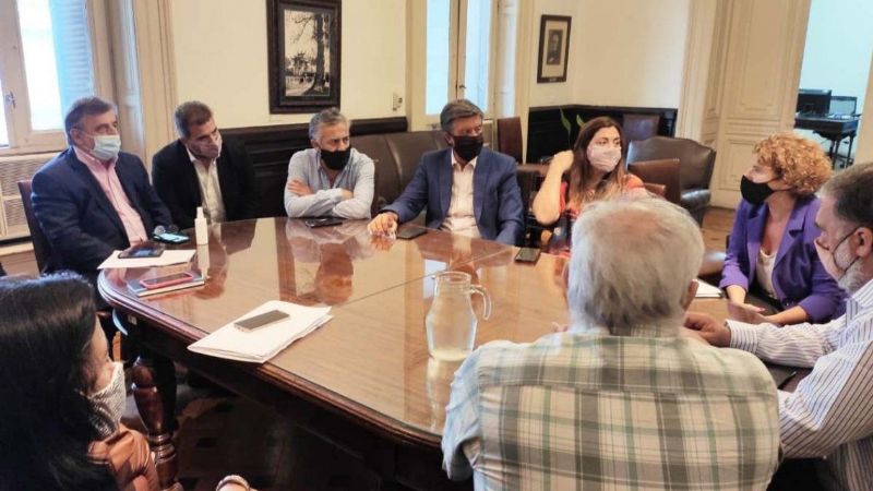 Una docena de diputados de Juntos por el Cambio aislados