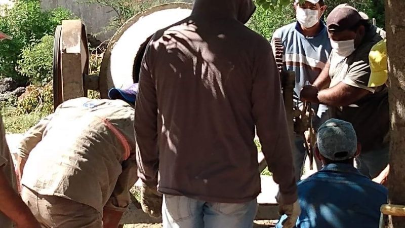 Trabajan en la construcción de una estación de rebaje de energía eléctrica
