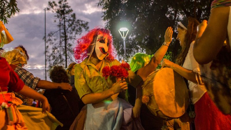 Promociones e intervenciones artísticas en locales gastronómicos