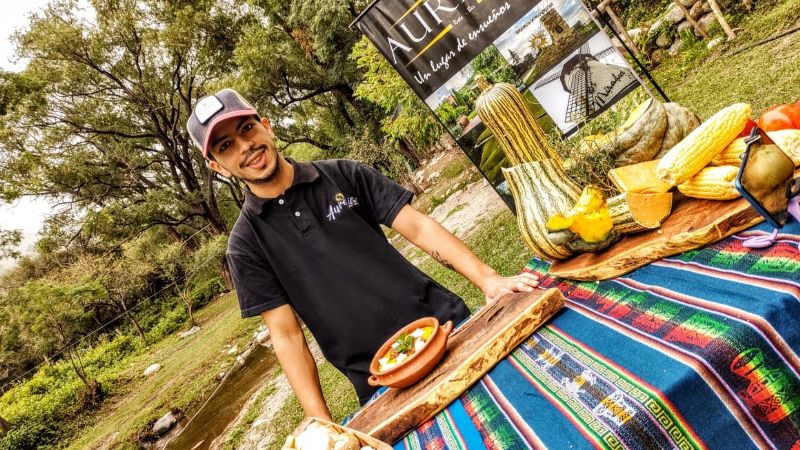 Catamarqueños cocinan comidas típicas en los bellos paisajes de Ambato