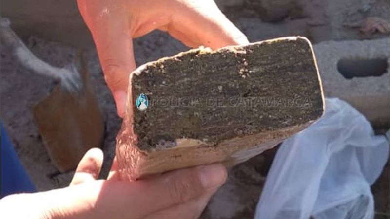 Secuestran casi un kilo de marihuana, medio de cocaína y 180 mil pesos