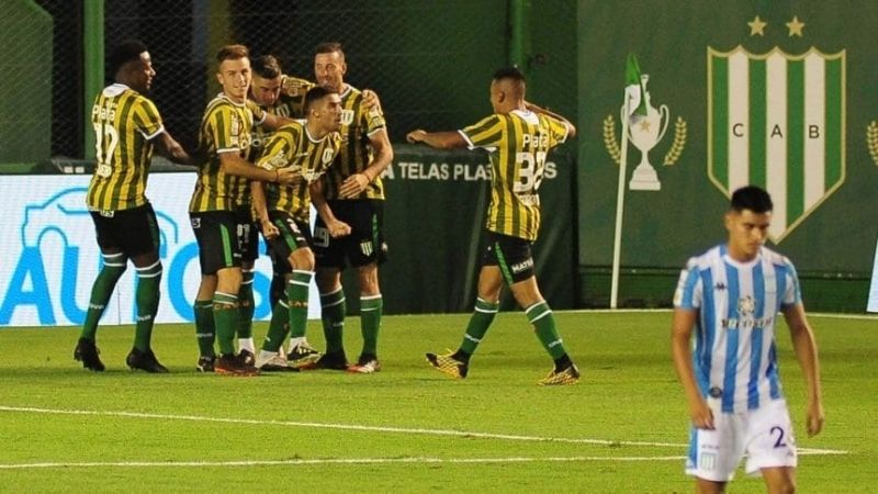 Banfield venció 2-0 a Racing en el debut de Pizzi