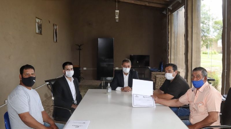 Gobierno hizo entrega de ayudas económicas a cooperativas