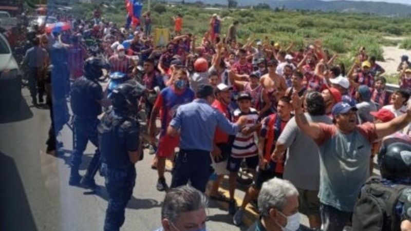 Multitudinaria y emotiva despedida a San Lorenzo de Alem