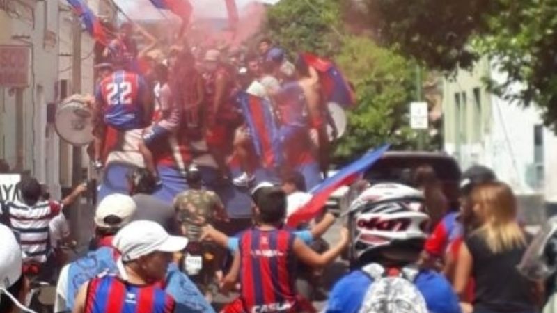 Multitudinaria y emotiva despedida a San Lorenzo de Alem
