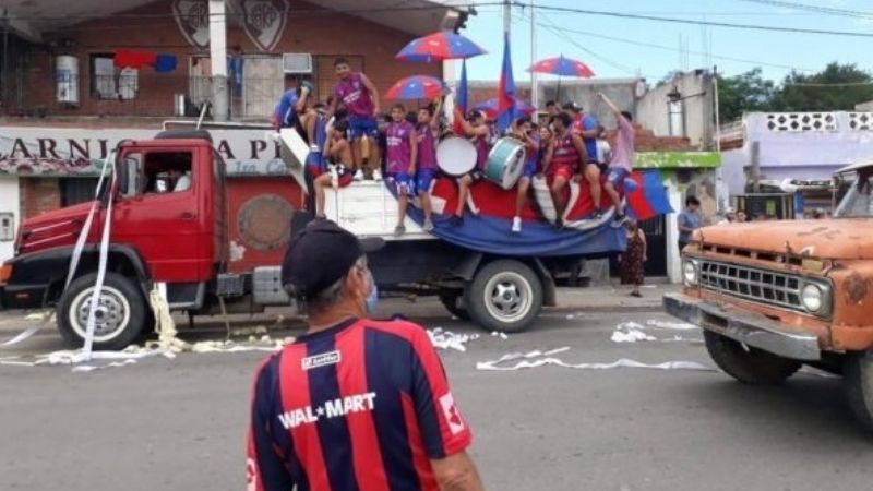 Multitudinaria y emotiva despedida a San Lorenzo de Alem