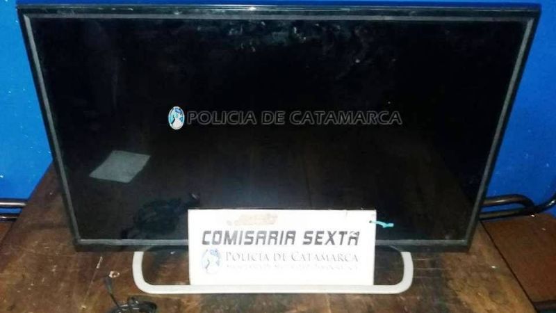 Lo descubrieron robando un televisor