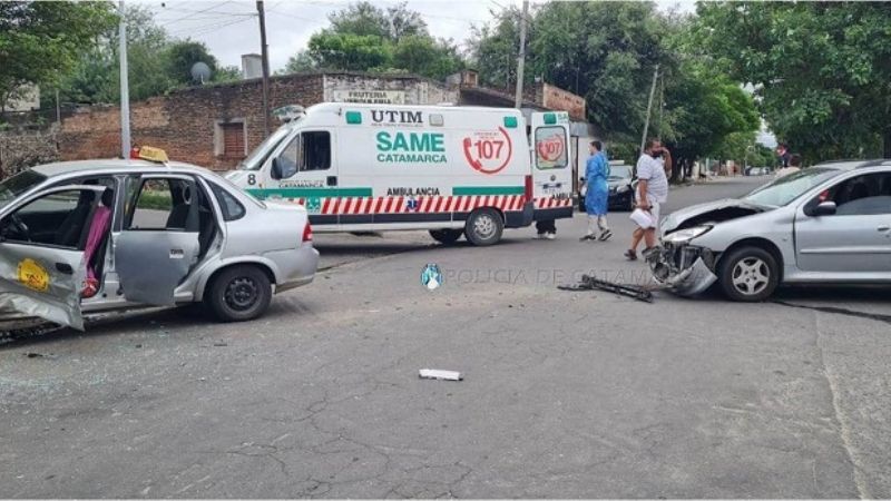 Pasajeras de un remís resultaron lesionadas en un violento choque