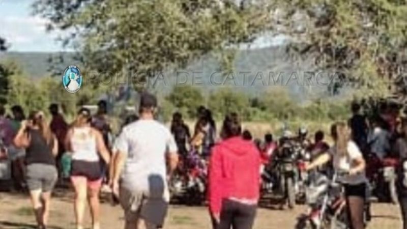 Policías desalojaron un campeonato de fútbol con 350 personas